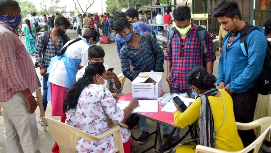 Karnataka Mandates 7-day Institutional Quarantine For Travelers from Kerala