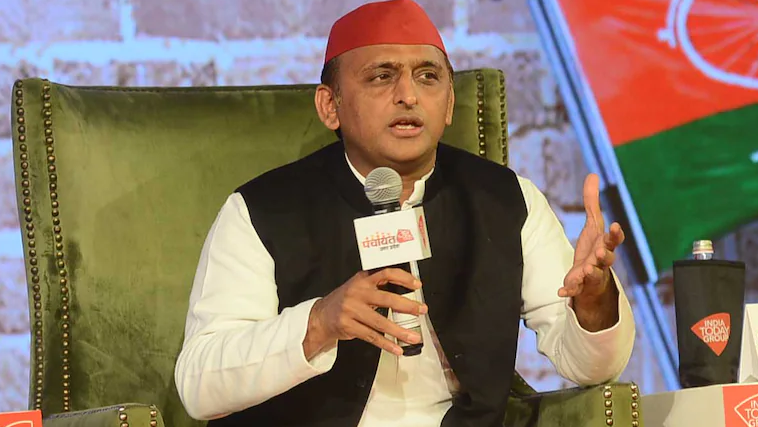 Fromer UP CM Akhilesh Yadav wonders “What does Yogi Adityanath do at 4 am”