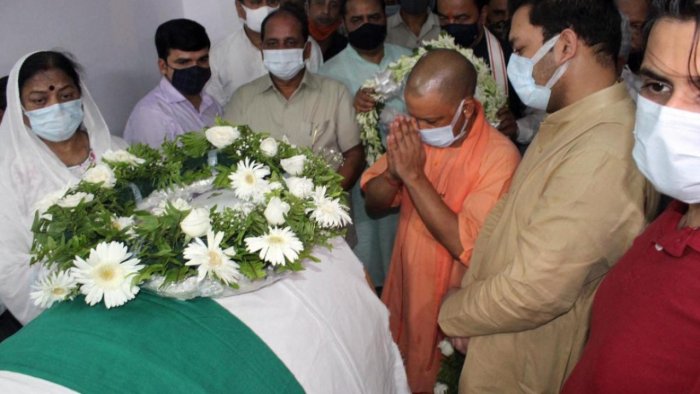 UP CM Yogi Adityanath Takes Charge of Kalyan Singh’s Final Journey, to Stay the Night at Ex UP CM’s Home Village