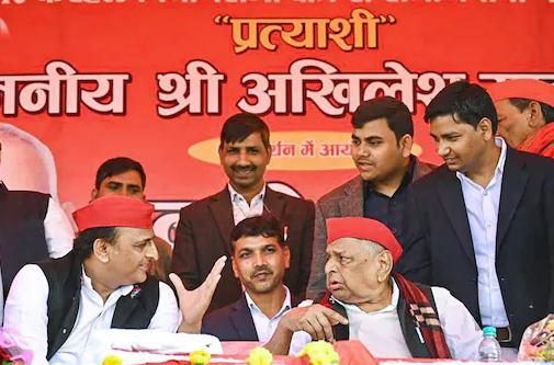 In Karhal to Seek Votes for Akhilesh, Mulayam Forgets Son’s Name; CM Yogi’s comment on it